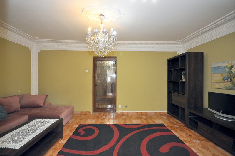 Crangasi metrou, apartament 2 camere decomandat, mobilat complet.