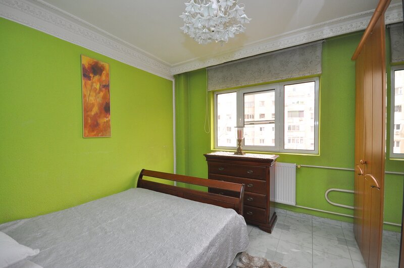 Crangasi metrou, apartament 2 camere decomandat, mobilat complet.