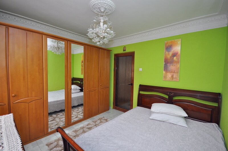 Crangasi metrou, apartament 2 camere decomandat, mobilat complet.