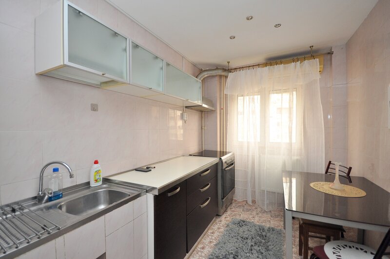Crangasi metrou, apartament 2 camere decomandat, mobilat complet.